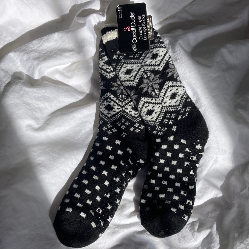 NWT Warm fuzzy slipper socks size 4-10
